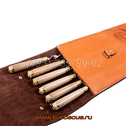 Фото. Подарочный набор шампуров с деревянными ручками в кожаном колчане (чехле). Продажа подарочных набор шампуров с деревянными ручками